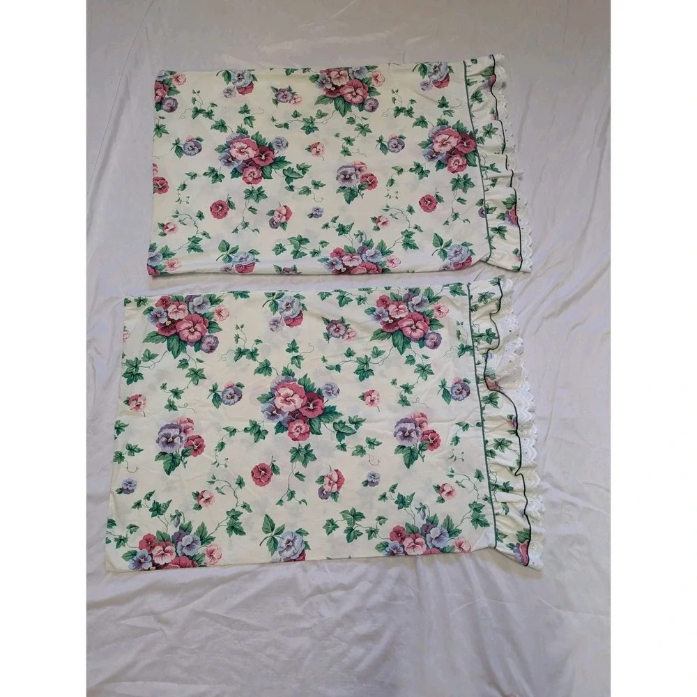Waverly Garden Room Pretty Pansy Standard Pillowcase Eyelet Ruffles USA Set 2